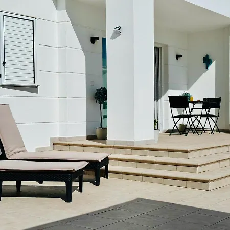 Canaryislandshost L Magenta *