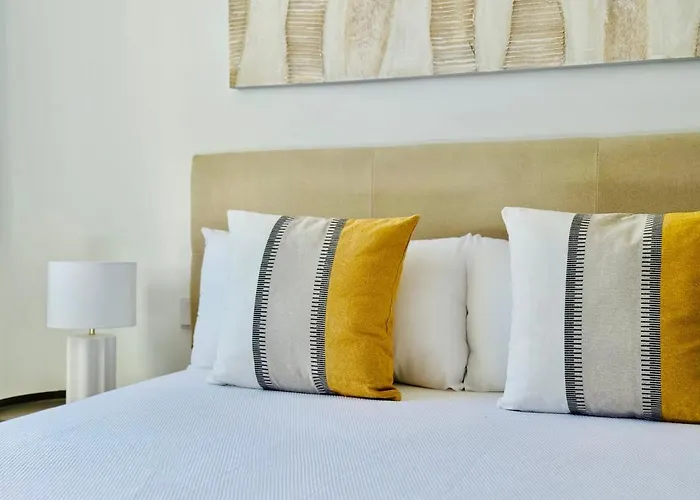 Canaryislandshost L Magenta Puerto del Carmen (Lanzarote)